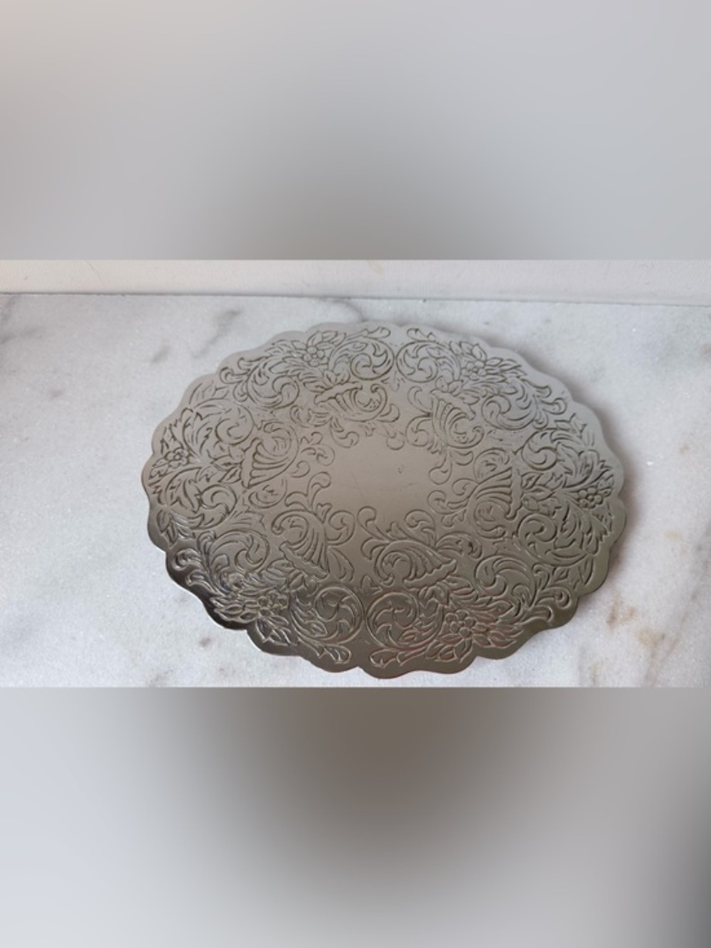 Ornate Scalloped Metal Decorative trivet - Silver Tone